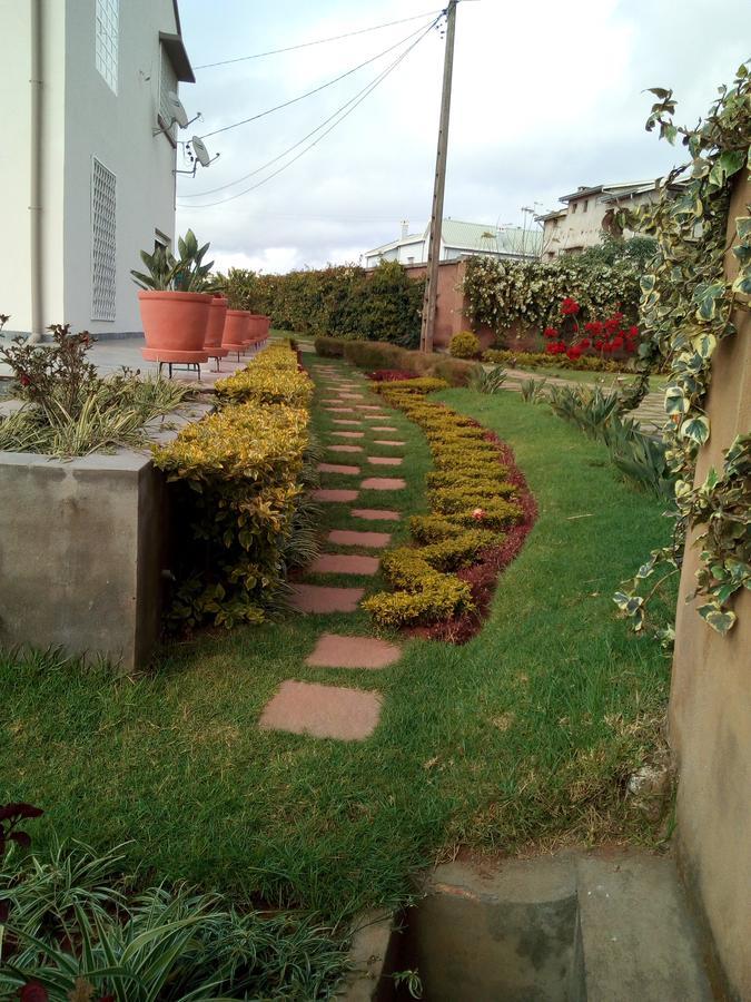 Sahamalaza Bed & Breakfast Ivato  Exterior photo